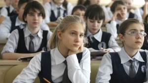 В Барнауле прокуратура выявила серьезные нарушения законодательства сразу в нескольких городских школах, в которых ограничивались права детей на образование. 